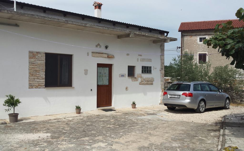 Abba Apartment Sveti Lovrec Pazenaticki Exterior photo